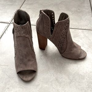 Open toes booties